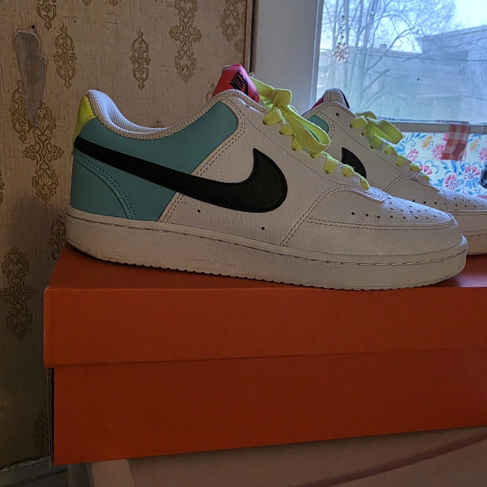 SOLD!!! Nike White and Teal Sneakers with Black Logo RARE COLORWAY